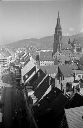 Freiburg i. Br.: Blick vom Martinstor zur Kaiserstraße