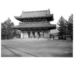 Kyoto, Japan. Haupttor zu einem buddhistischen Tempel, wohl Tōfuku-ji (1236, Wiederaufbau 15. Jh.) in Higashiyama-ku
