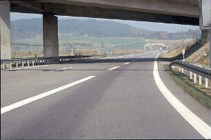 Einfahrt Ost zu Fahrbahn Ost (Schaffhausen Richtung AK Hegau): Brücke von Süden