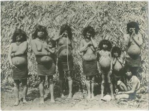 Paressi-Kabishi-Frauen und Mädchen in Uazirimi im Quellgebiet des Jauru