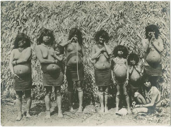 Femmes et filles paressi-kabishi à Uazirimi, dans la région des sources du Jauru