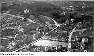 Radebeul. Stadtteilansicht mit Sektkellerei Bussard und Moritzburger Straße. Luftbild-Schrägaufnahme von Ostsüdost