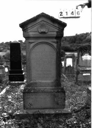 Grabstein 2146 (Index: 100097123) Maße HxBxT: 152x51x22 cm: Grabstein 2146