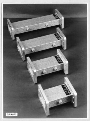 7,5 Zentimeter-Bauteile, Gruppe Dämpfungsglieder DGF hintereinander, Foto 1958