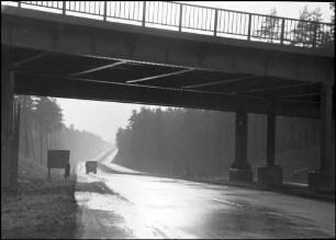 Joachimsthal: Autobahn, Vordergrund Brücke