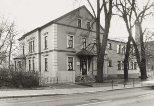 Villa mit Anbau