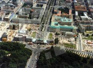 Pariser Platz mit Brandenburger Tor in Berlin : Blickrichtung Osten