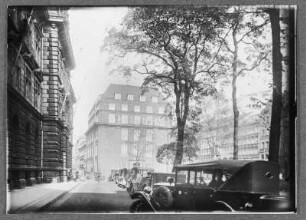 Chemnitz : Straßenansicht mit parkenden Automobilen