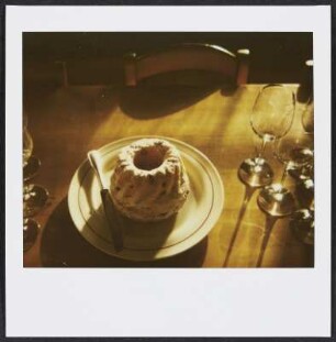 Kuchen auf dem Tisch bei der Zeit-Lesereise auf Schloss Mahlberg
