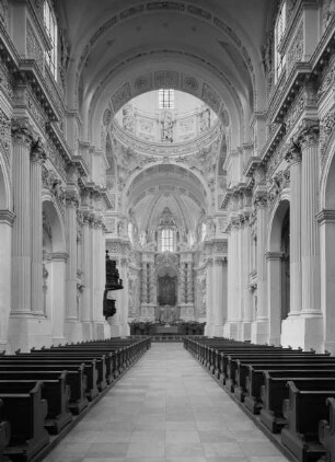 Theatiner-Hofkirche & Katholische Kirche Sankt Kajetan