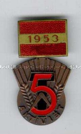 Medaille zum Ehrentitel "Aktivist des Fünfjahrplanes" mit der Jahreszahl 1953