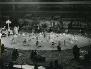 Ballett der Operette "Die Fledermaus" in der Berliner Deutschlandhalle