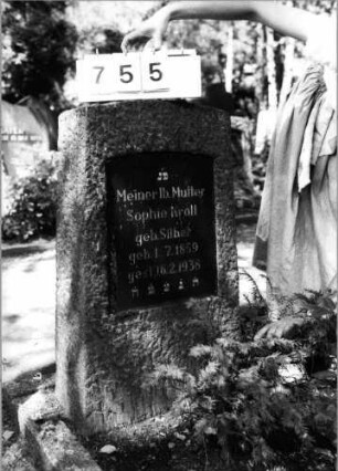 Grabstein 755