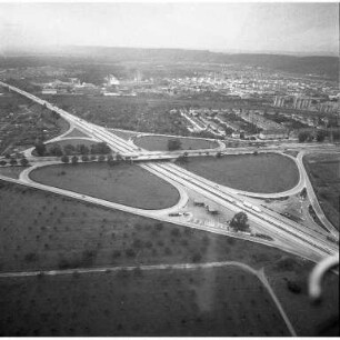 Autobahn-Kleeblatt an der Durlacher Allee