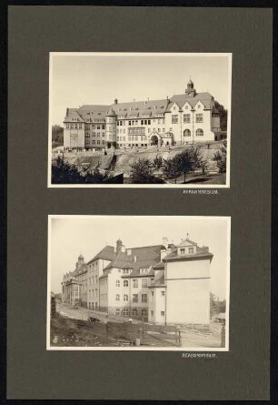 Blatt 22 mit zwei Silbergelatinepapierabzügen (Realgymnasium, Plauen) : Flügelmappe mit Pergamenteinband und farbigem, montiertem Wappen der Stadt Plauen, bezeichnet goldgeprägt Mitte: Ihrem hochverdienten Stadtbaurat / Die Stadt Plauen / 1895-1909; im Inneren Vorsatz und Laschen mit hellgrüner Seide überzogen; auf dem Deckel vorn innen auf der Innenkante bezeichnet goldgeprägt unten Mitte: R. OESTERREICH J., K. HOFBUCHBINDER, DRESDEN; auf 22 losen, schwarzen Kartons 42 montierte Silbergelatinepapierabzüge sowie ein loser Silbergelatinepapierabzug; Untersatzkartons: je 47,8 x 32 cm, Mappe: 49,7 x 34 x 3,5 cm, Original-Pappbox: 52 x 37 x 4,5 cm (um 1909). Dresden: SLUB/DF 2022.E.5