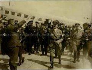 Ankunft Adolf Hitlers auf dem Hamburger Flugplatz