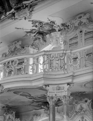 Wappen von dem Erbauer der Bibliothek, Abt Nikolaus Kloos