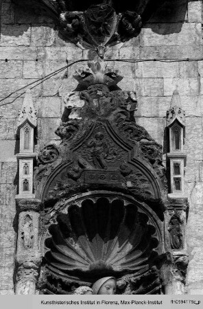 Pilaster mit zwei Nischen