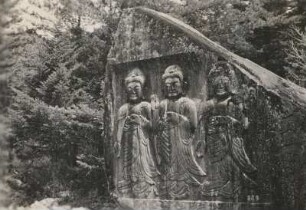 Korea. Drei-Buddha-Felsen in Sambutougan oberhalb Choanji in den Diamantbergen