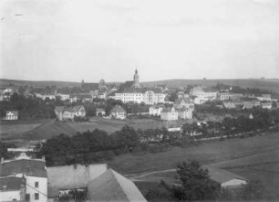 Dippoldiswalde. Stadtzentrum mit Schloß und Marien- und Laurentiuskirche (Stadtkirche) von Nordwesten