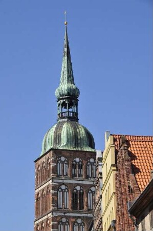 Stralsund - St. Nicolaikirche : Turm von St. Nicolai. Aufgenommen am 21. April 2011 in Stralsund