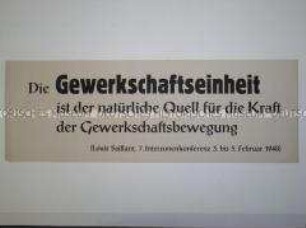 Maueranschlag mit einem Zitat zur Einheit der Gewerkschaften
