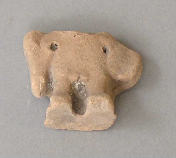 Figurine en argile sans tête (fragmentée)