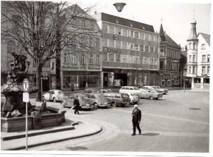 Marktplatz und der Neubau der Städtischen Sparkasse. Detmold