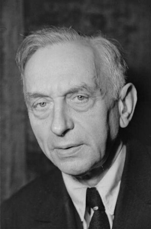 Porträtaufnahmen des Schriftstellers Paul Wiegler : aufgenommen anlässlich des 1. Deutschen Schriftstellerkongress vom 4.-8.10. 1947 in Berlin