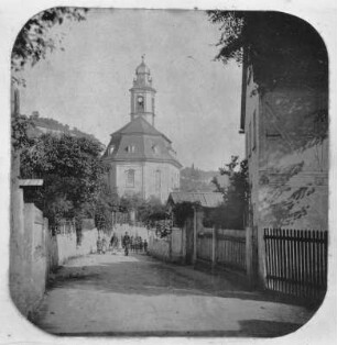 Die Loschwitzer Kirche : Die Loschwitzer Kirche. Fotografie; 16 x 15,5 cm (um 1875; A. Kotzsch). Dresden: Privatbesitz