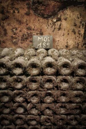 Frankreich. Champagne Ardenne. Marne. Epernay. Champagner Kellerei. De Castellane. Champagner Flaschen im Keller. 30 bis 40 Jahre alte Flaschen in Ruhezeit