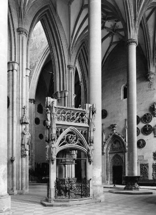 Ulm. Münster Unserer Lieben Frau (1377/1543; M. Parler 2 u. a. und Weiterführung 1844-1890; A. v. Beyer). Südseitenschiff. Östliche Arkaden nach Nordosten