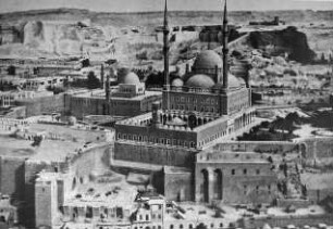 Kairo, Zitadelle von Westen mit Muhammad-an-Nasir-Moschee (links) und Muhammad-Ali-Moschee (Alabastermoschee)