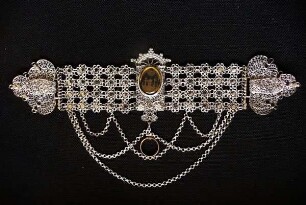 Kette (Brustkette, Brustschmuck zur Föhrer Tracht)