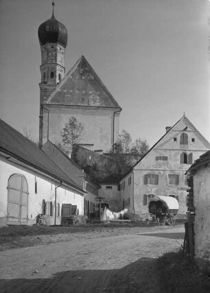 Katholische Pfarrkirche Sankt Johannes der Täufer