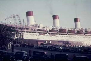 Luxusdampfer "Cap Arcona" : Luxusdampfer "Cap Arcona" (1927; Blohm und Voss) der Hamburg Südamerikanische Dampfschifffahrts-Gesellschaft (HSDG) im Hamburger Hafen