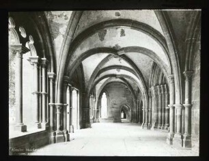 Vorhalle der Kirche
