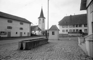 Birkendorf: Platz an der Kirche
