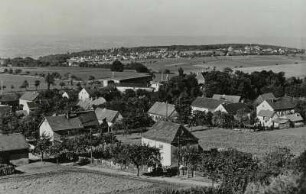 Gönnsdorf (Dresden-Gönnsdorf). Ortsteilansicht vom Friedrich-August-Turm gegen Dresden-Rochwitz (nach Westen)