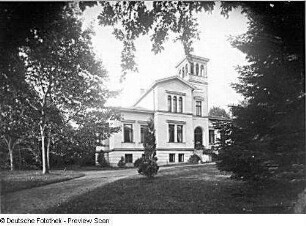Villa mit Turm