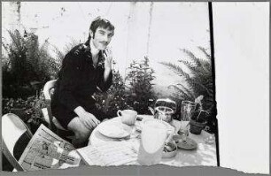 Ohne Titel (Porträt aus: I'ts so nice - to have a men around the house! oder Am nächsten Morgen)