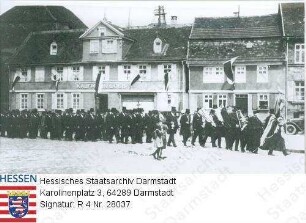 Dieburg, 1929 Juni 7 / Überführung der Torarollen vom Haus Abraham Loeb in die neue Synagoge / Gruppenaufn.