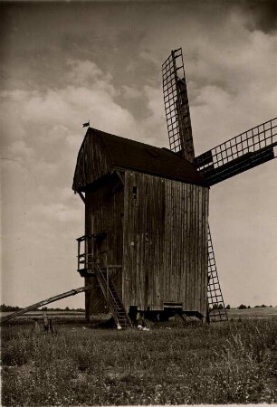Bei Schönberg/Westpreußen (heute Szymbark). Ansicht einer alten Bockwindmühle