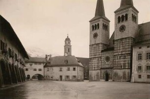 Berchtesgaden. Stadtteilansicht mit Stiftskirche und Rathaus