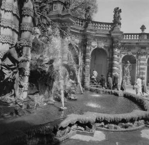 Dresden. Zwinger, Nymphenbad mit Kaskade