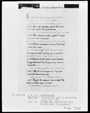 Evangeliar aus St. Pantaleon, Köln — Anfang des Capitulare mit Initiälchen I(ncipiunt), Folio fol. 214
