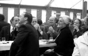 Forchheim: Festzelt; Ehrengäste mit: Filbinger, Minister Weiser, Nothhelfer, Ungern-Sternberg, Dekan Jutzler, Schill