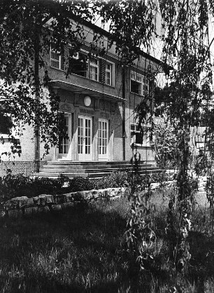 Haus an der Sonne (um 1930). Gartenseite (wahrscheinlich in oder bei Nürnberg)