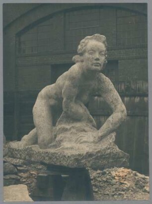 Kriechende I, 1926/27, Kalkstein