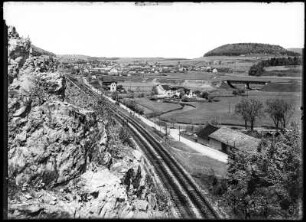 Treuchtlingen, Altmühltal. Blick über Gleisanlagen zum Ort, Schmarrmühle